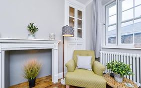 Victorian Townhouse - Stamford Centre - 2 Big Bedrooms, Living Room Kitchen Etc Tastefully Decorated